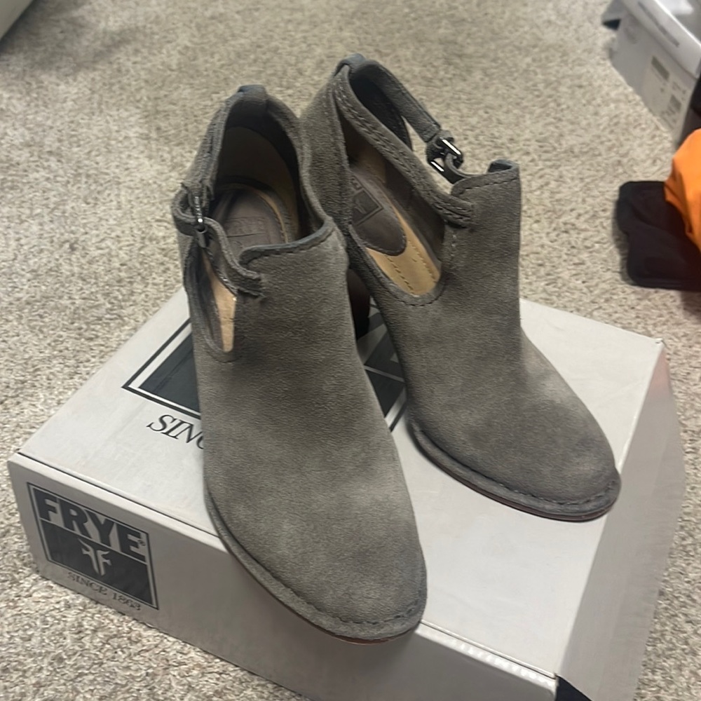 Gorgeous booties used twice !! Perfect for every weather!